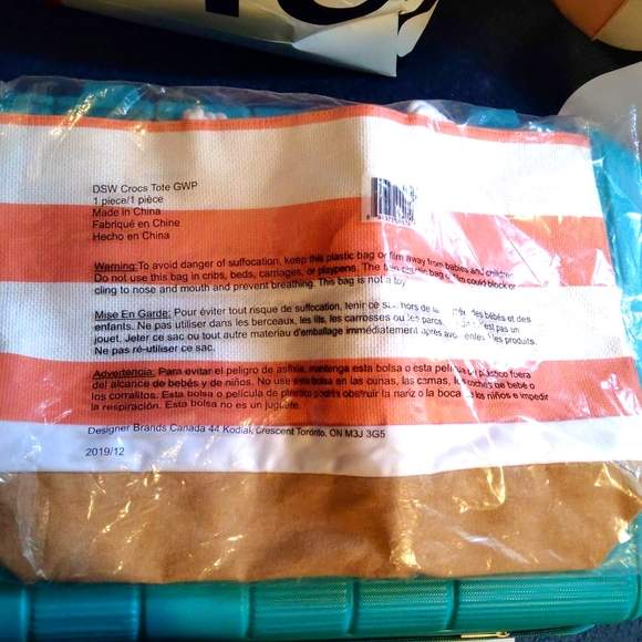 NEW CROCS tote bag, comes with small wristlet - Picture 1 of 5